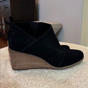 Excellent used condition Toms Martha Black Wedge Woman’s Shoe Boot Bootie 8.5